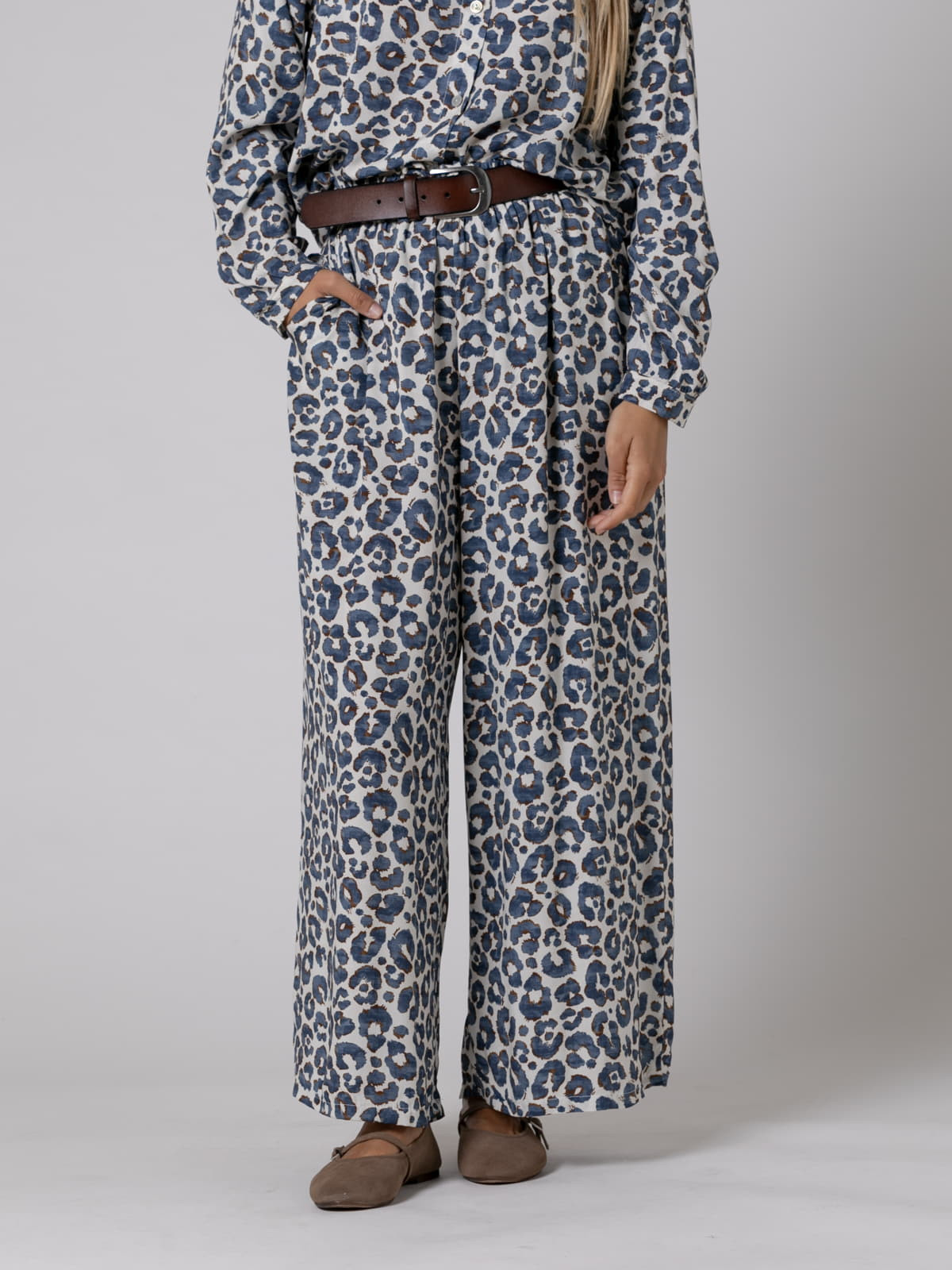 Woman oversized fluid pants with animal drawing  Bluecolour