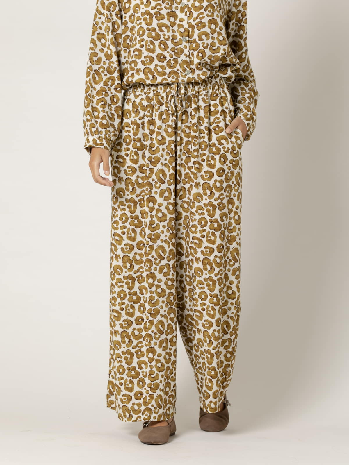 Woman oversized fluid pants with animal drawing  Ochercolour