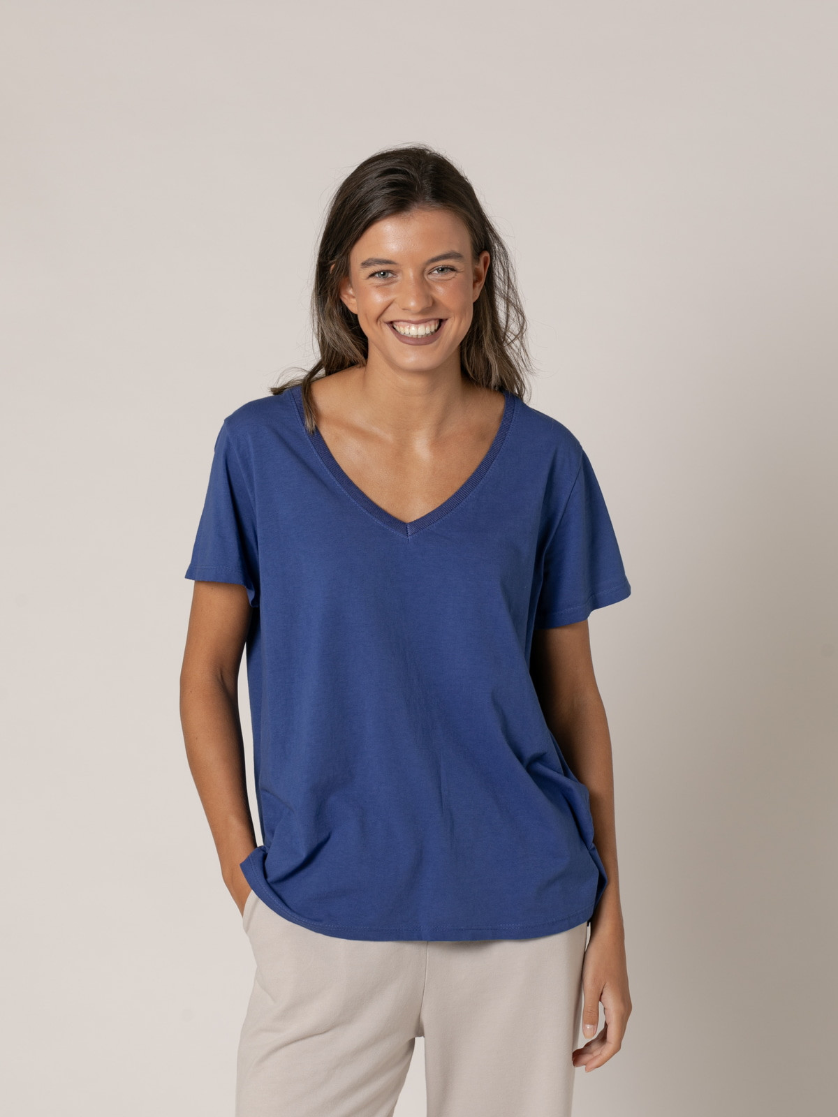 Woman 100% cotton V-neck t-shirt  Bluecolour