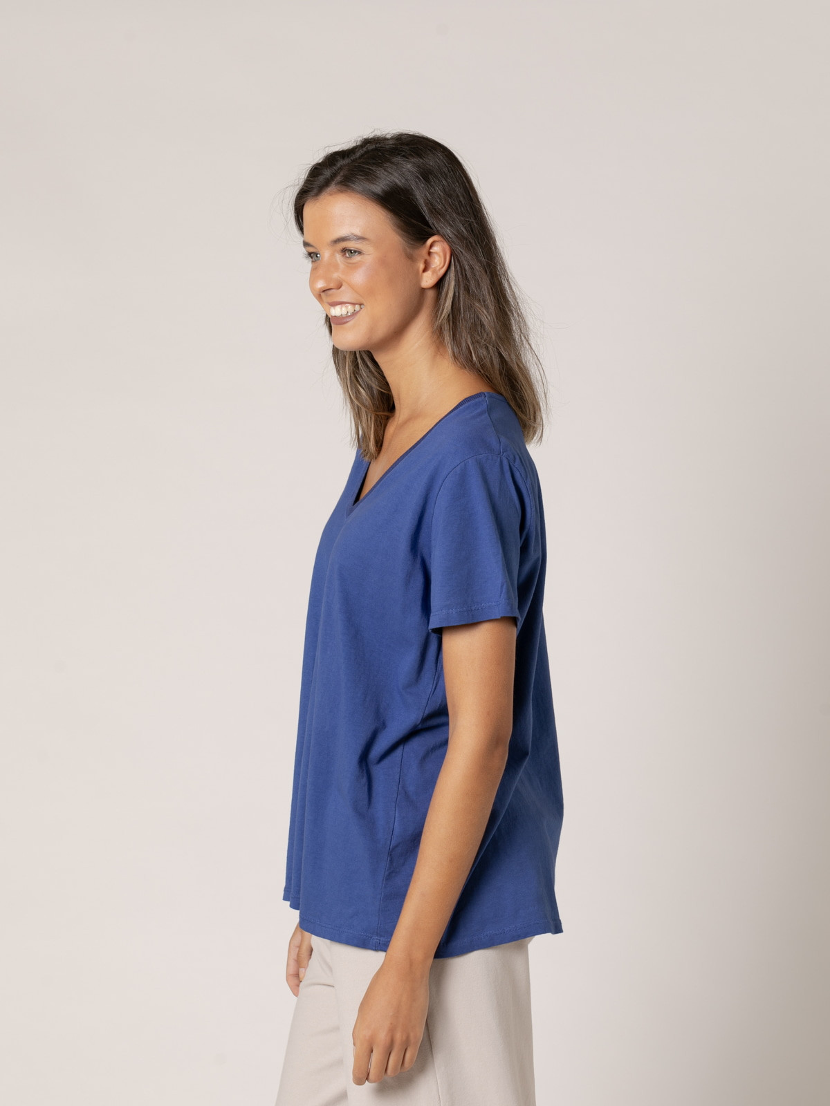 Woman 100% cotton V-neck t-shirt  Bluecolour