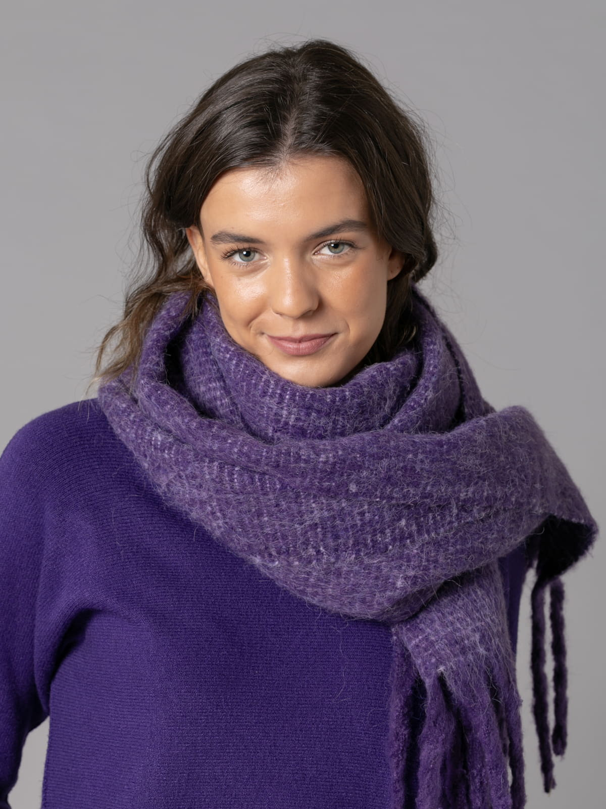 Long double-sided fringed scarf  Morado colour