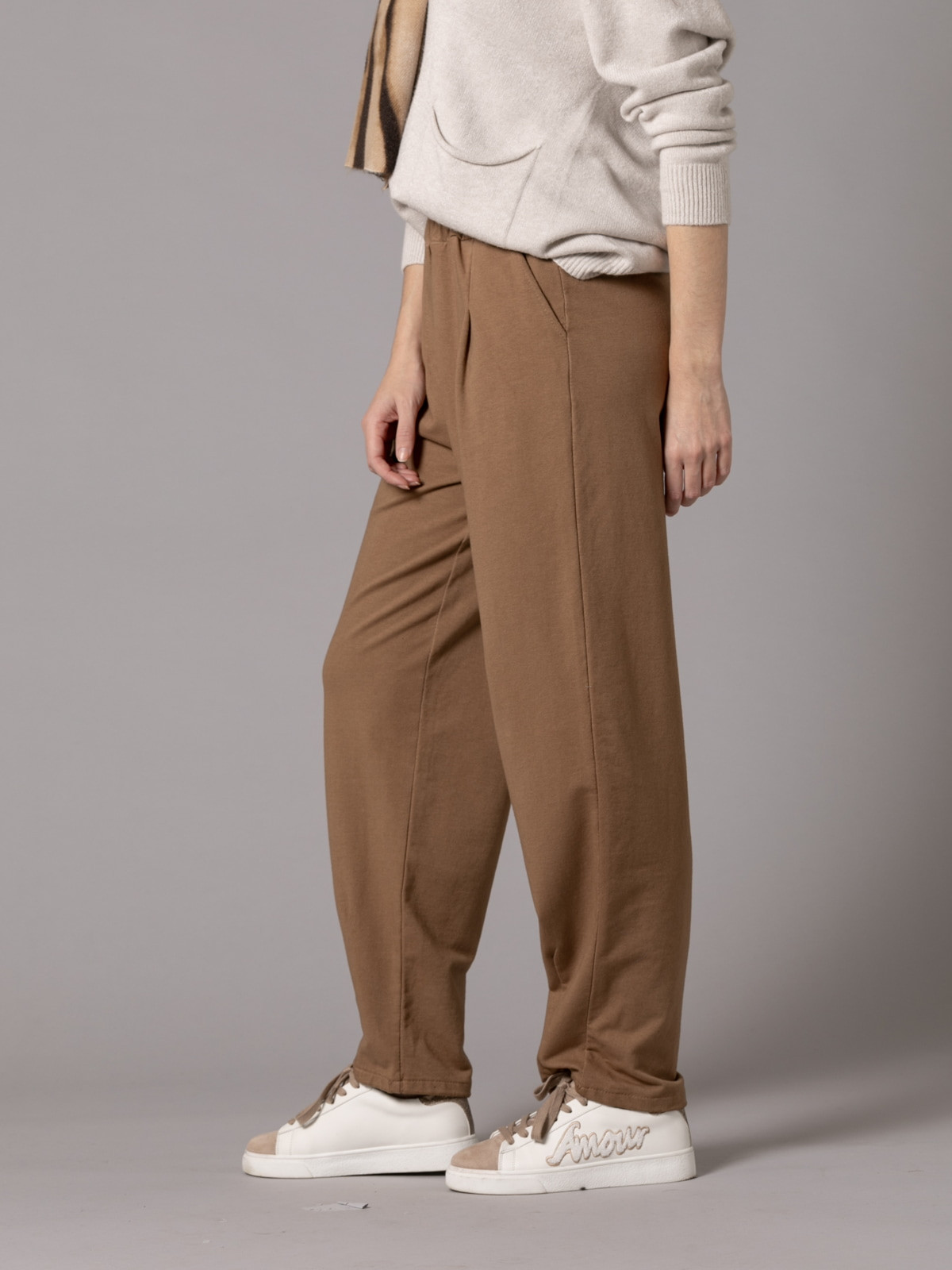 Pantalón trendy felpa algodón 100% color Camel