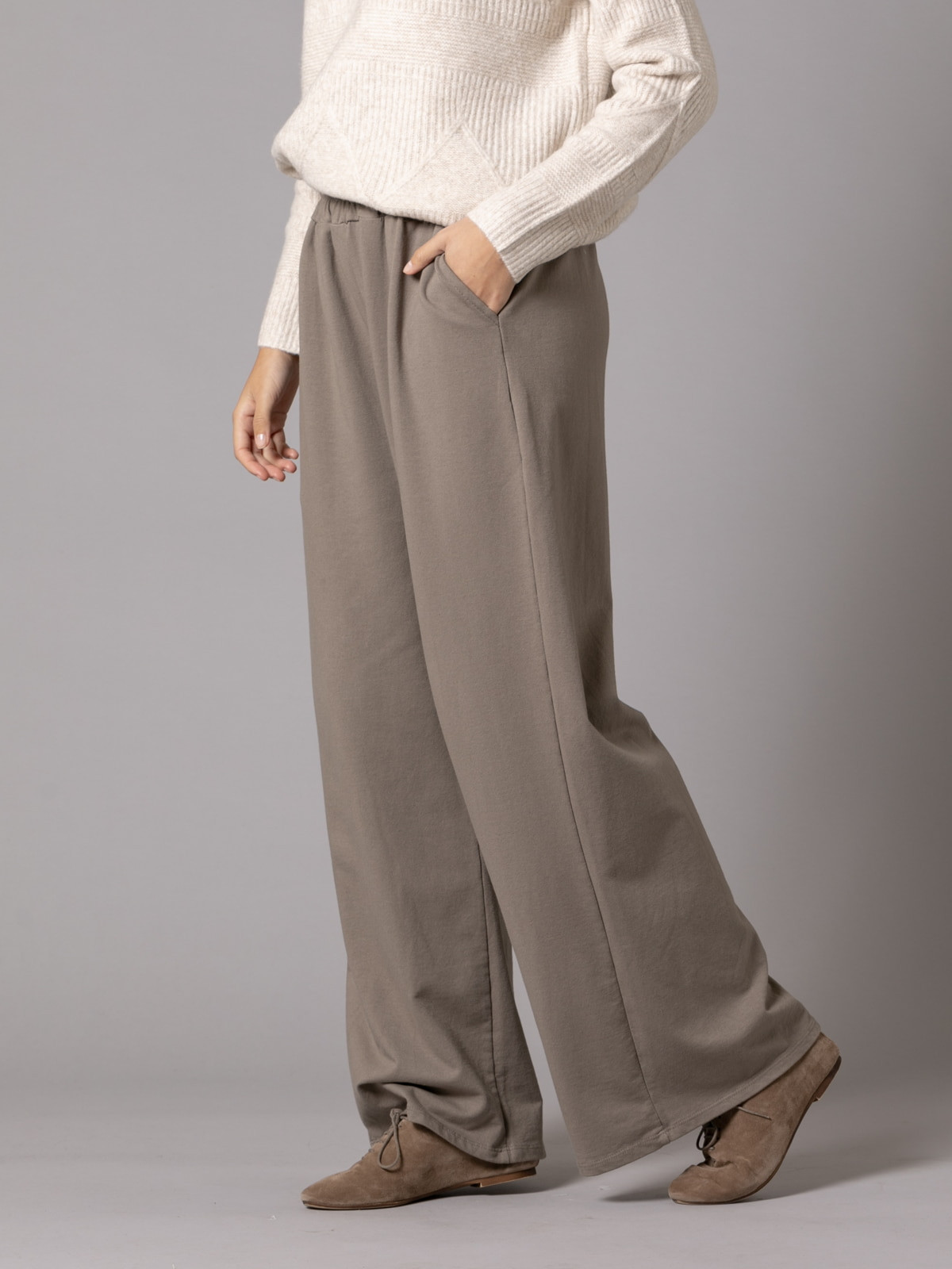 Pantalón felpa wide leg bolsillos color Taupe