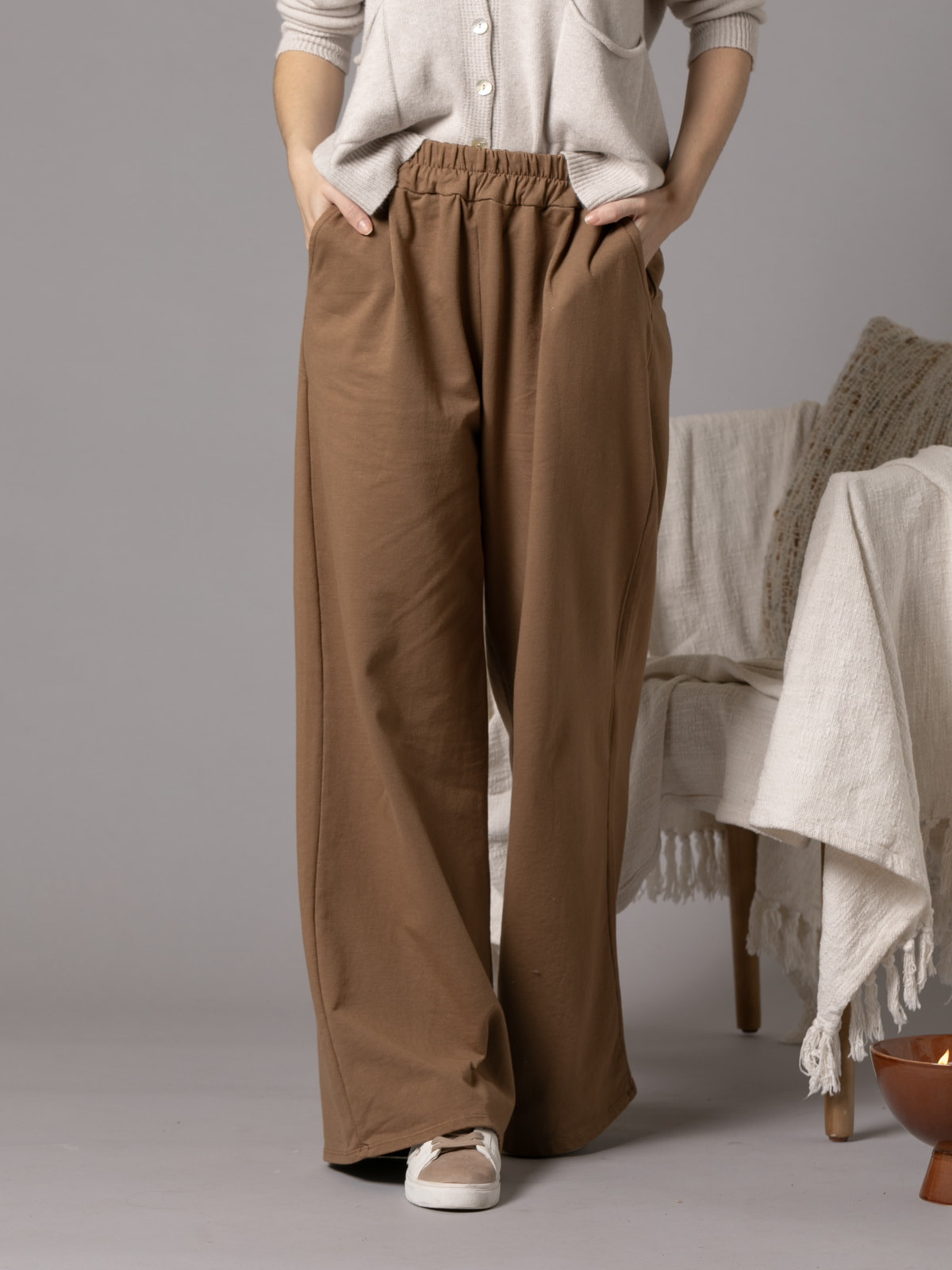 Pantalón felpa wide leg bolsillos color Camel