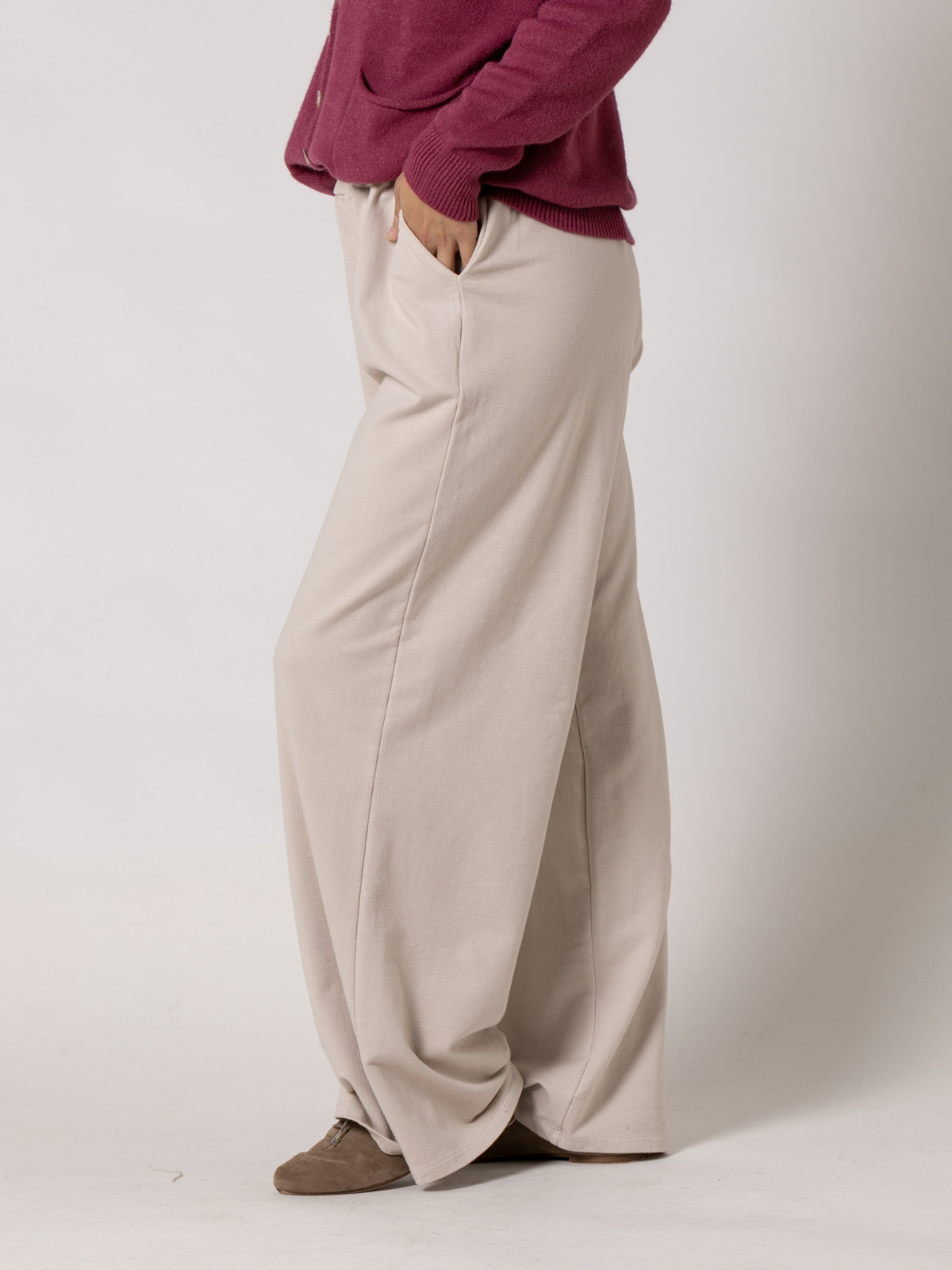 Pantalón felpa wide leg bolsillos color Beige Claro