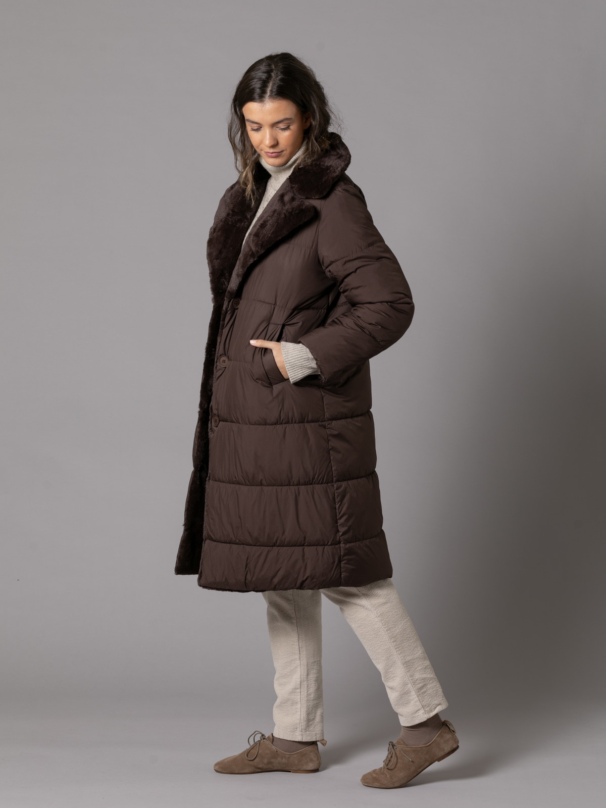 Reversible soft high textile fur padded coat  Marrón  colour