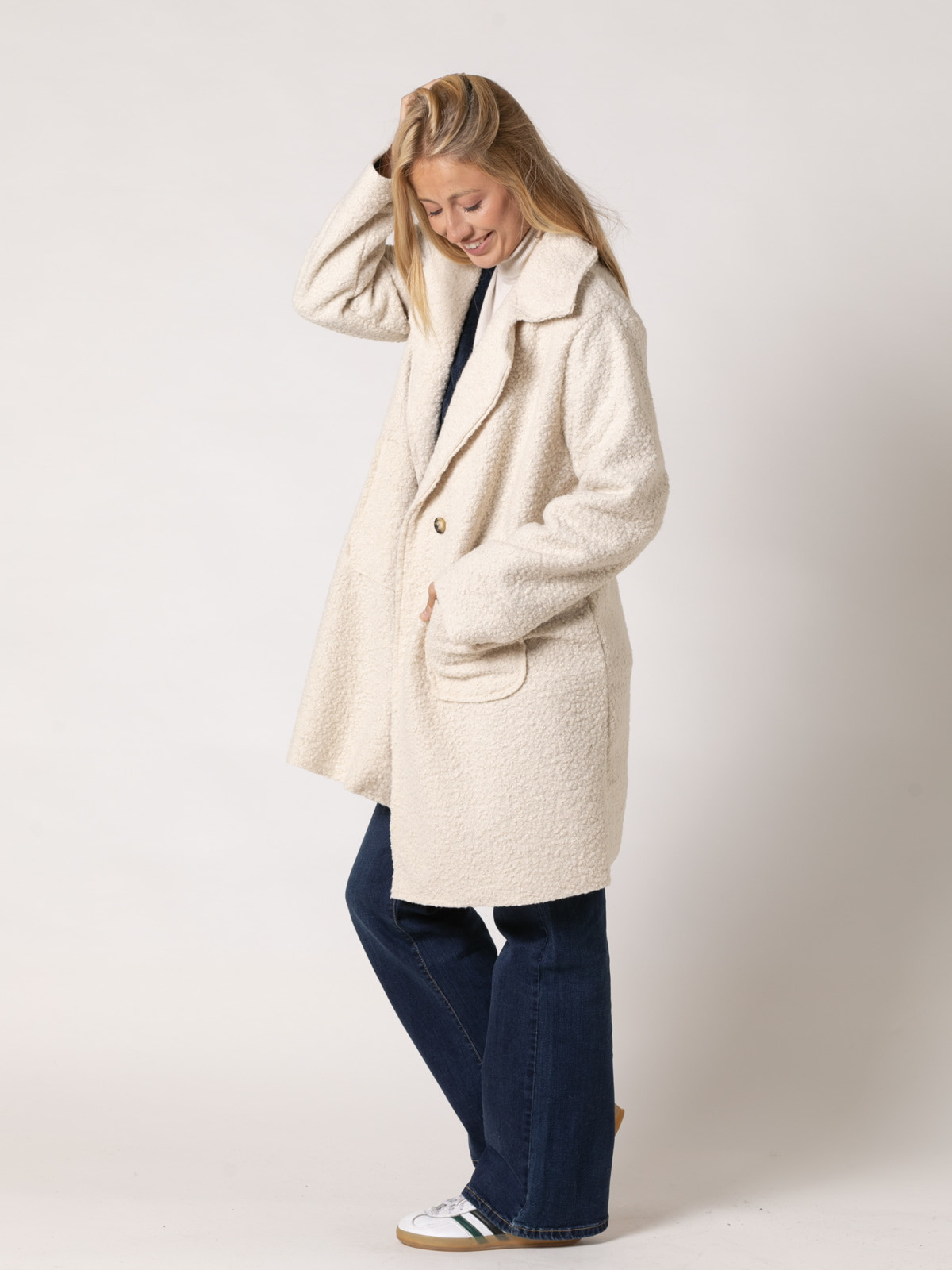 Buttoned double-breasted loop coat  Beige colour