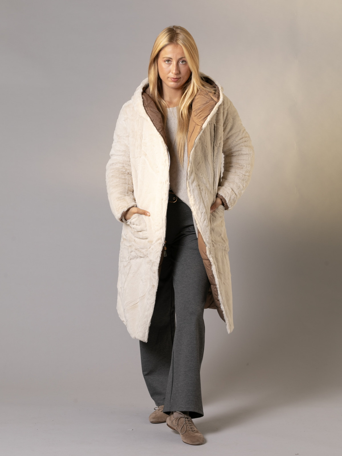 Reversible duster with high textile fur  Camel colour