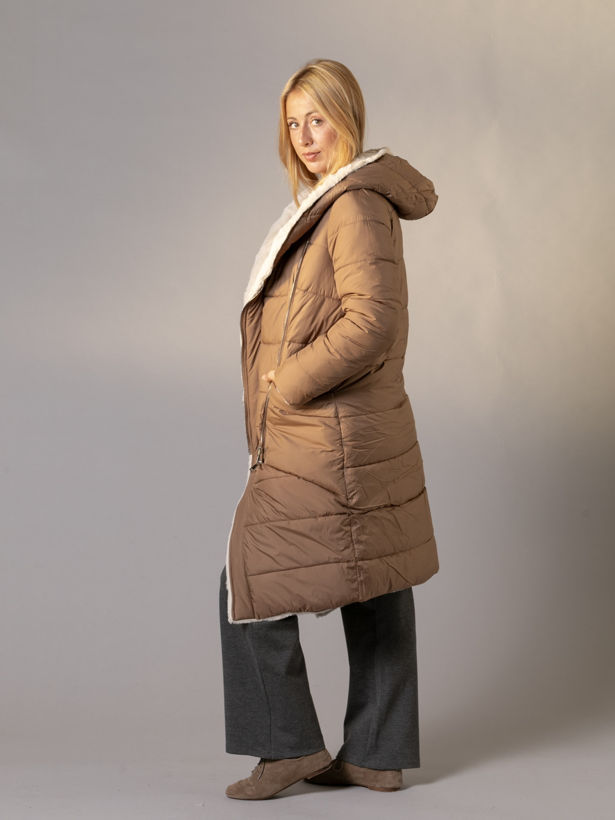 Reversible duster with high textile fur  Camel colour