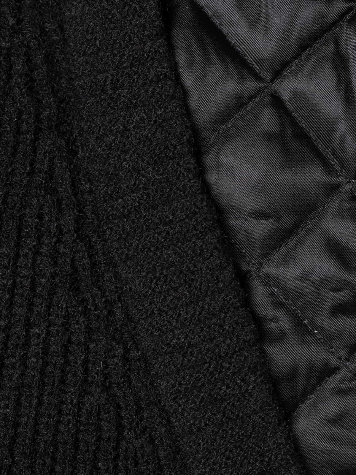 Chaqueta punto detalle capucha acolchado color Negro