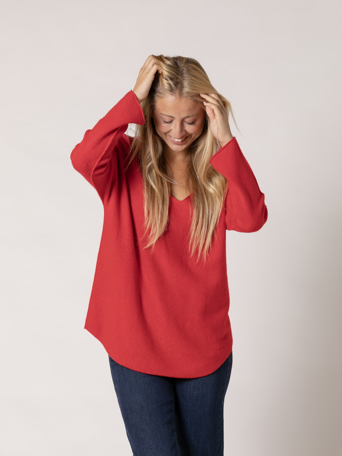 Must-have V-neck sweater  Red colour