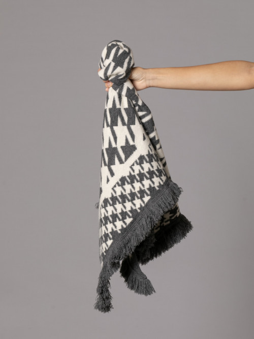 Houndstooth fringed triangle scarf  Grey colour