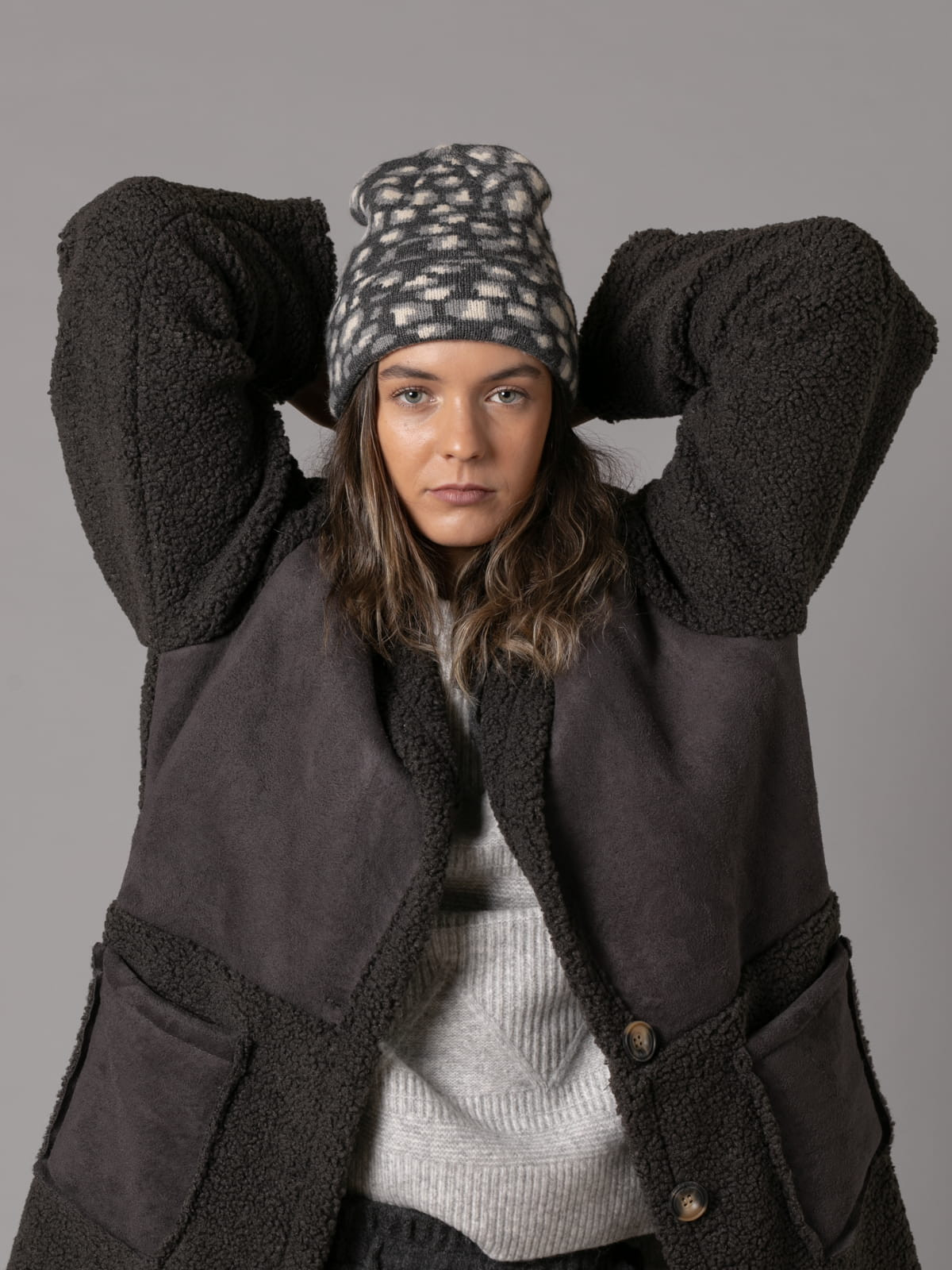 Gorro animal print color Gris