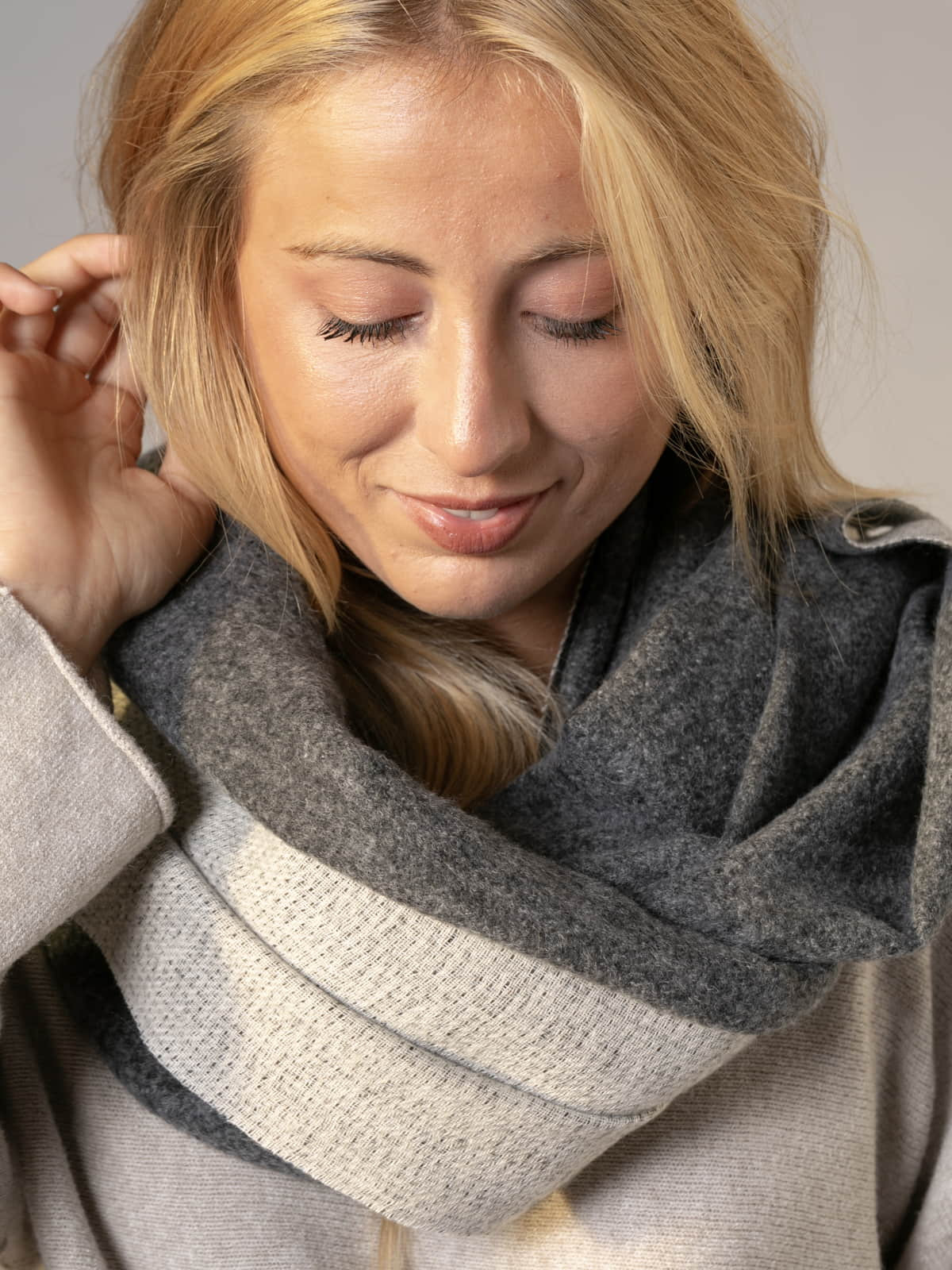 Classic fringed scarf  Grey colour