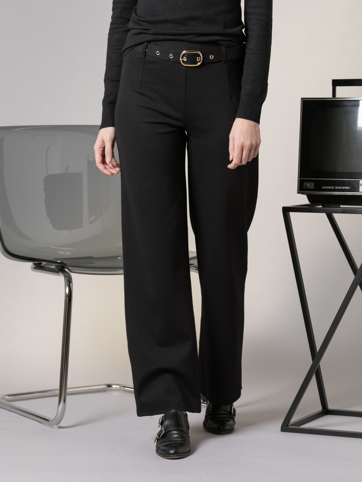 Pants + belt in matching 70's design  Black colour