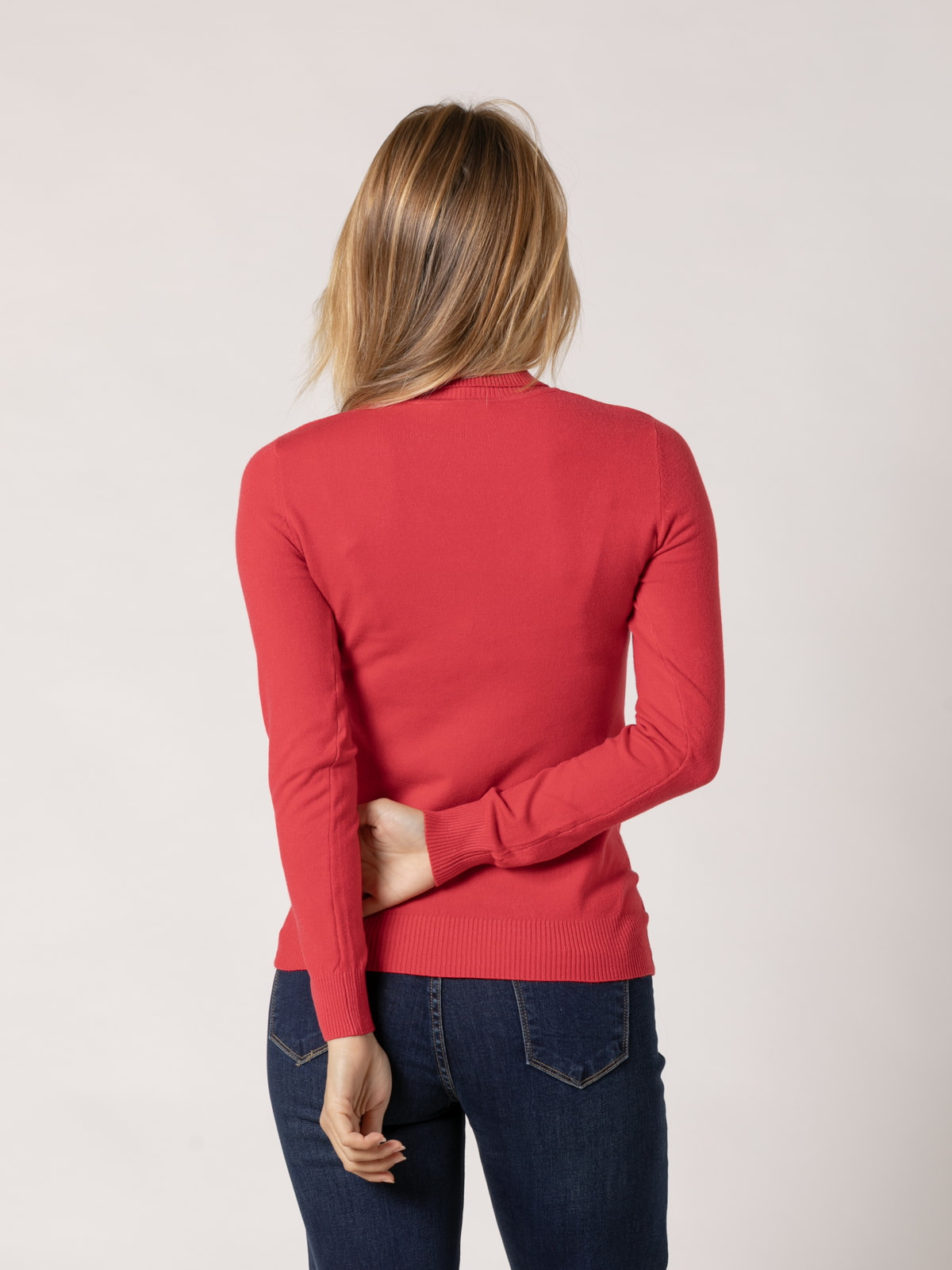 Jersey cuello vuelto soft ligero slim fit color Rojo