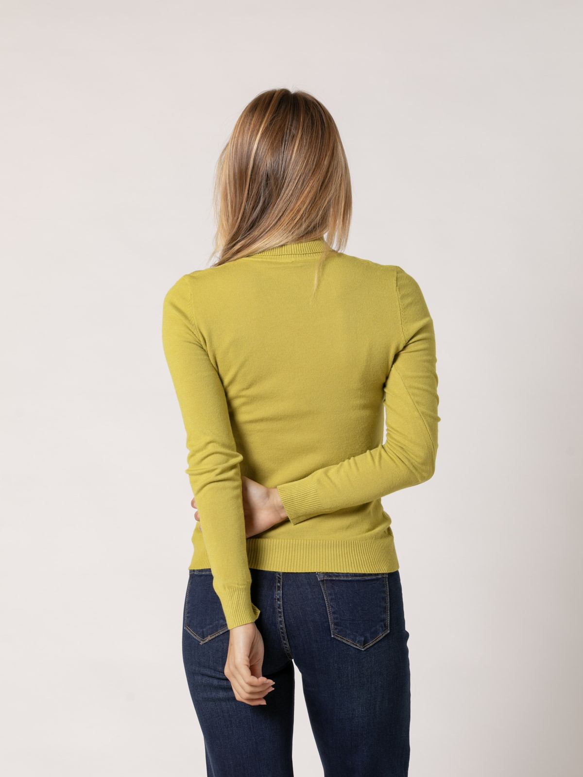 Jersey cuello vuelto soft ligero slim fit color Verde