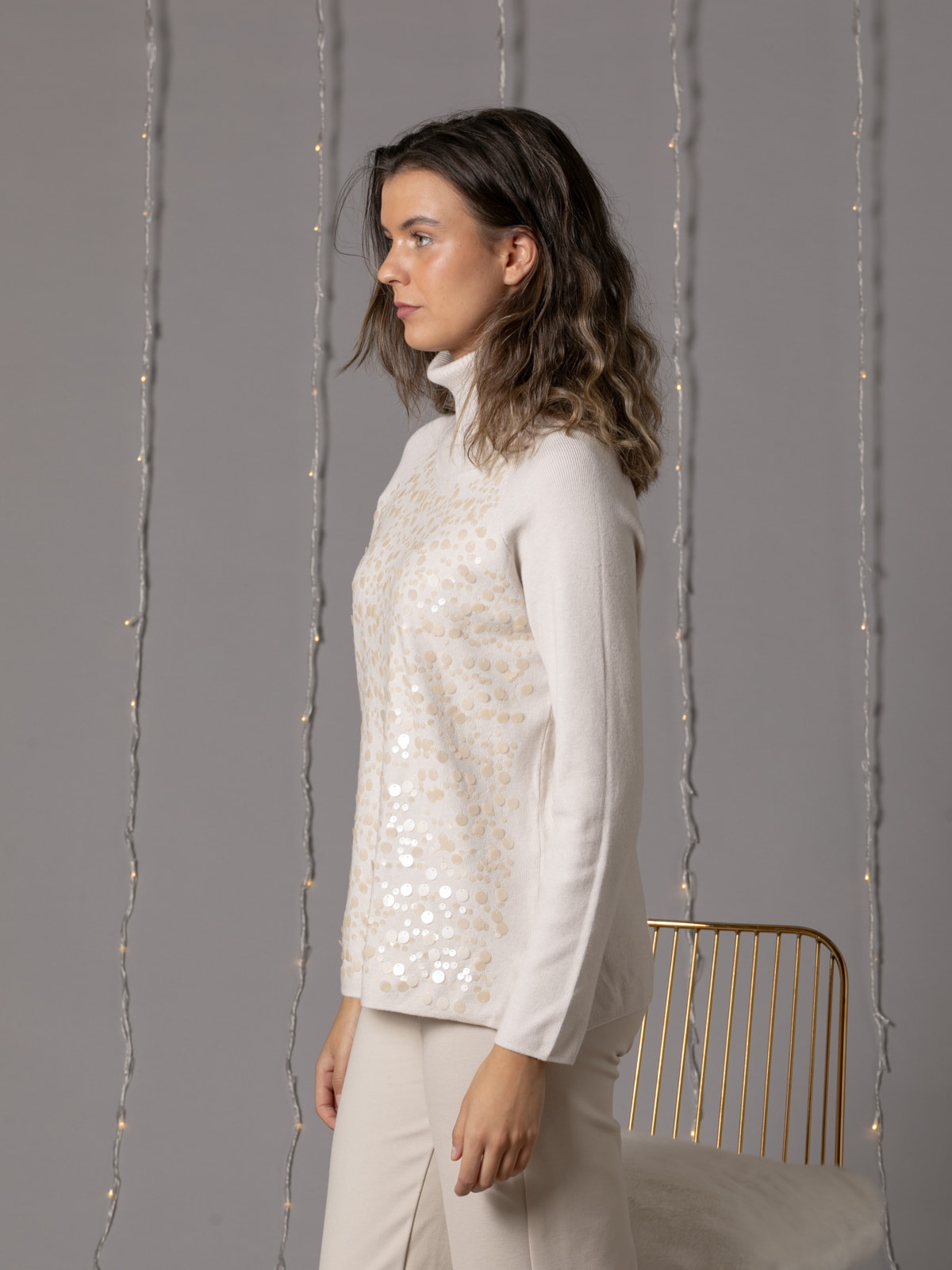 Soft sweater with party appliqués and back wrap  Beige colour