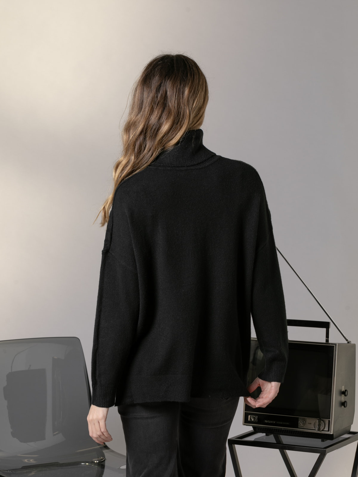 Soft sweater with paillette detail and cuffs  Black colour