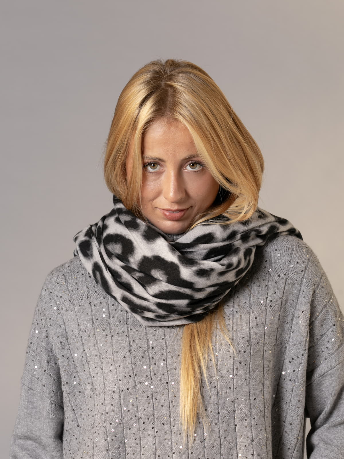 Scarf Grey colour