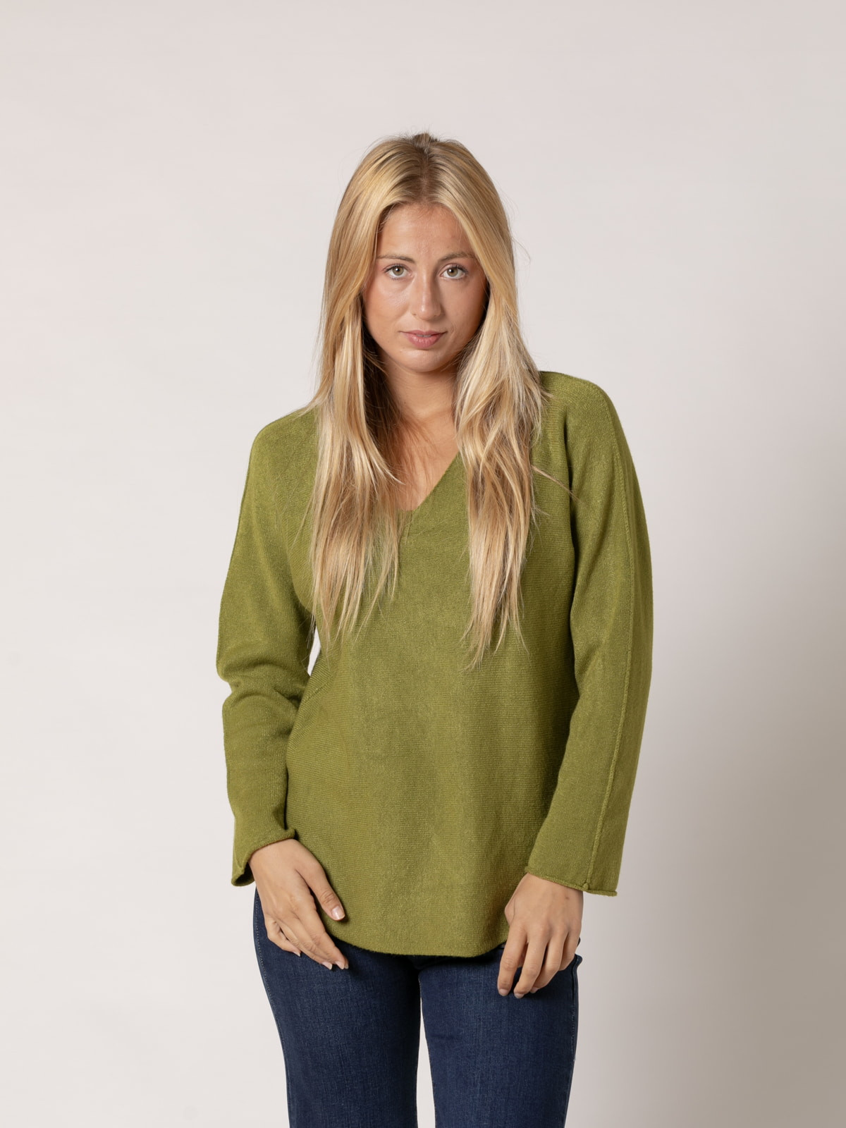 Must-have V-neck sweater  Olive colour