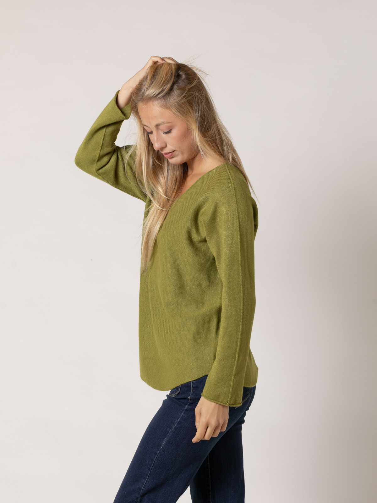 Must-have V-neck sweater  Olive colour