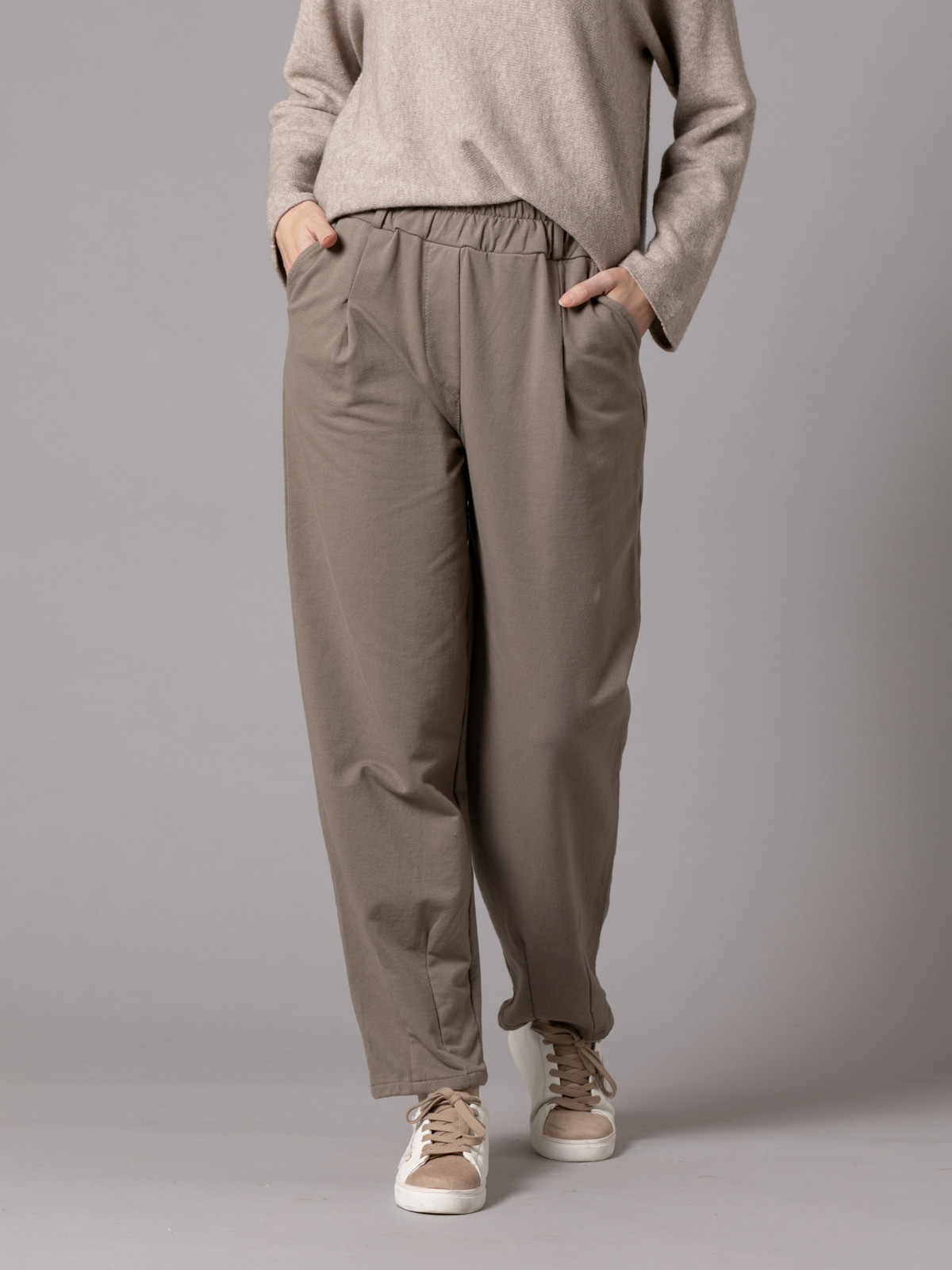 Pantalón trendy felpa algodón 100% color Taupe