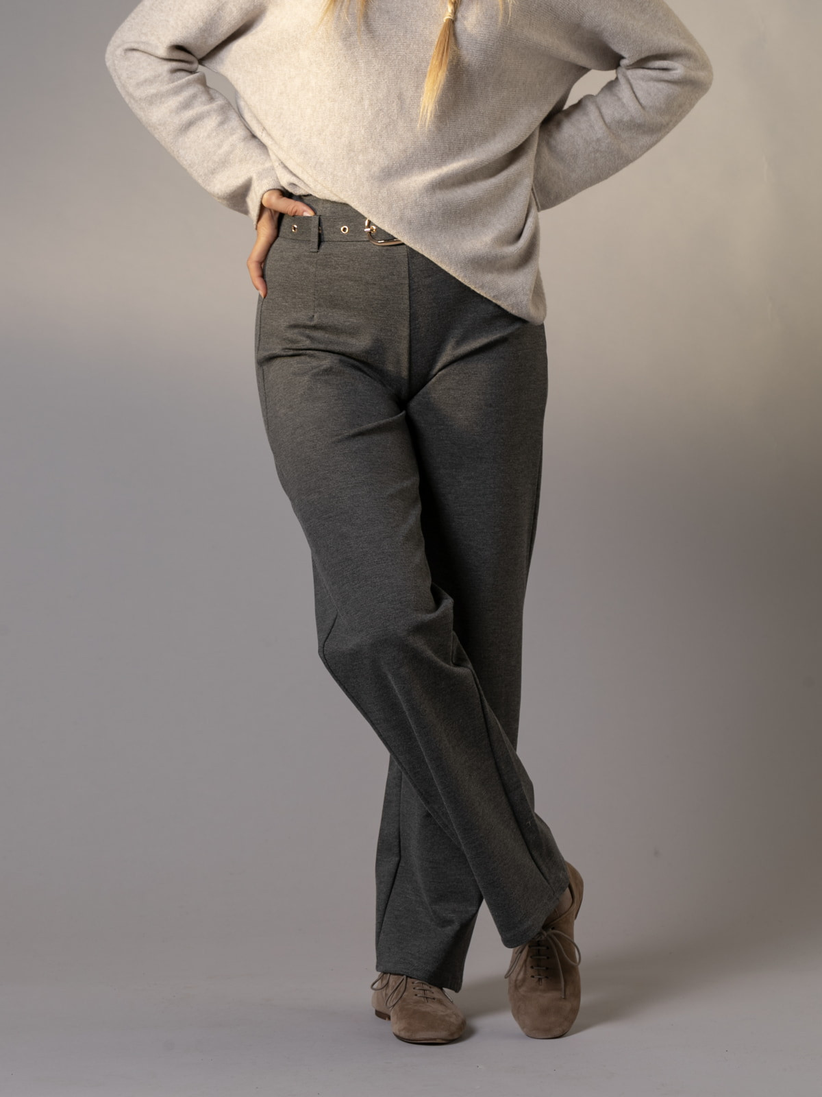 Pants + belt in matching 70's design  Grey colour