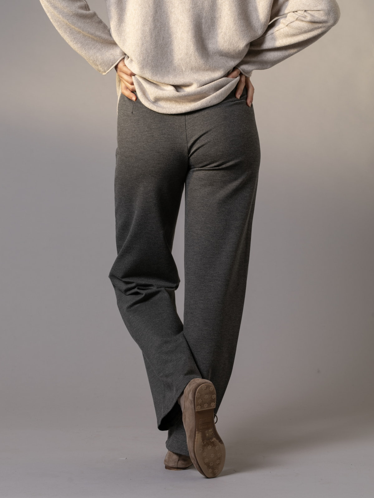 Pants + belt in matching 70's design  Grey colour