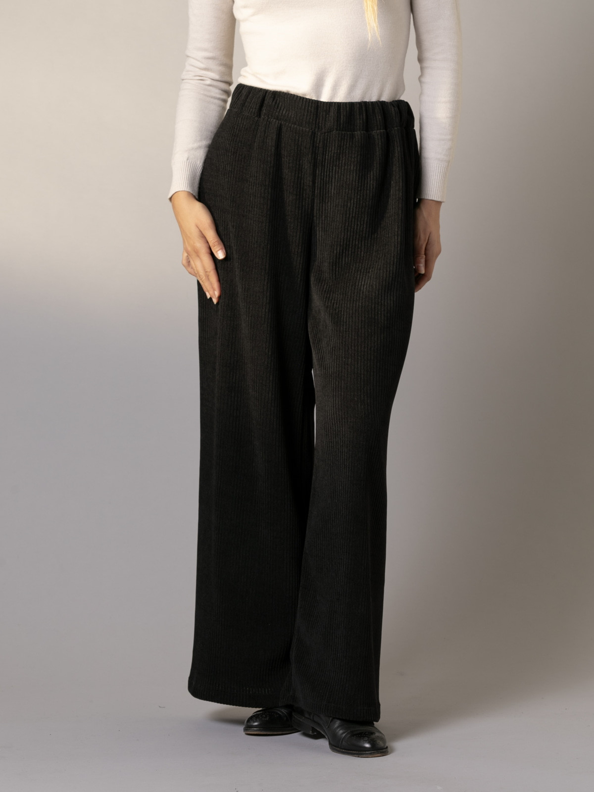 wide corduroy beaded pants  Black colour