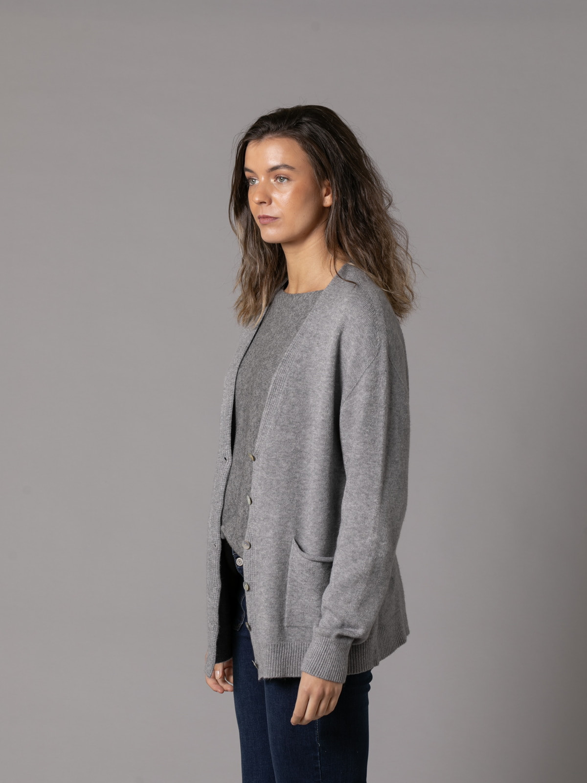 Cardigan punto soft botones color gris melange