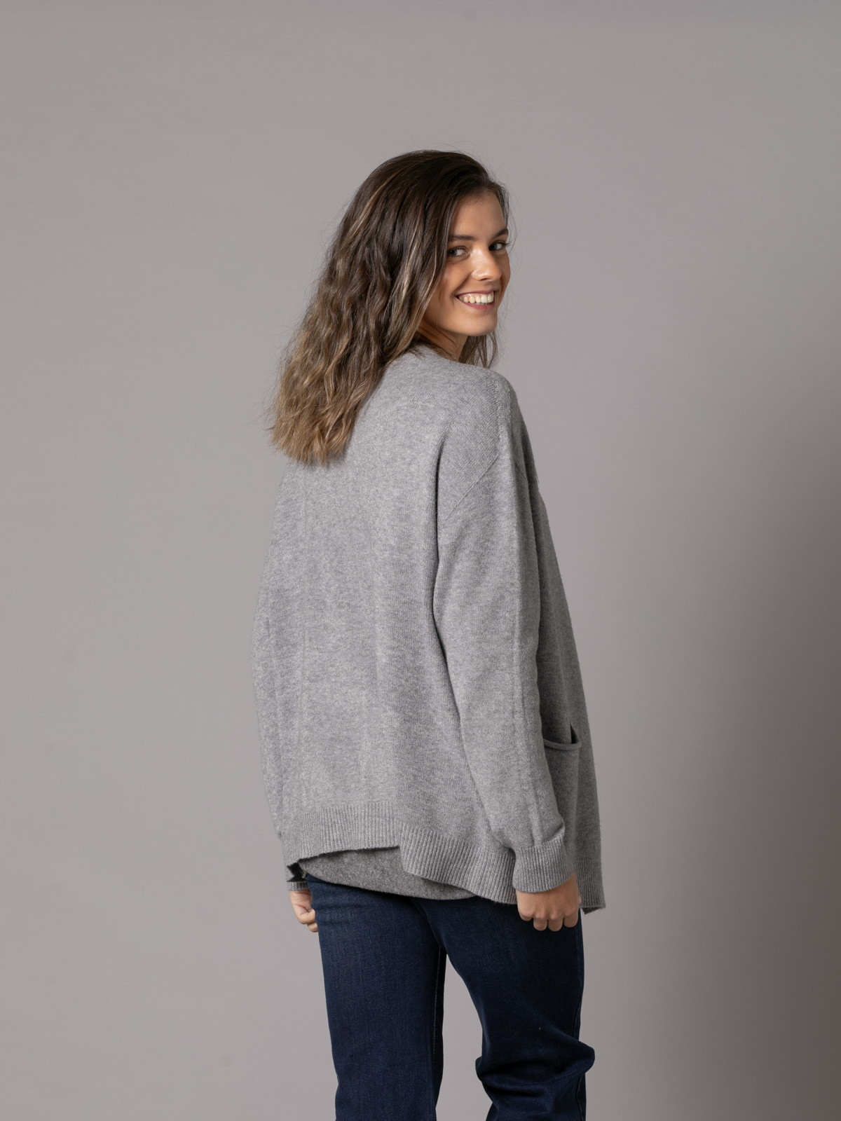 Cardigan punto soft botones color gris melange