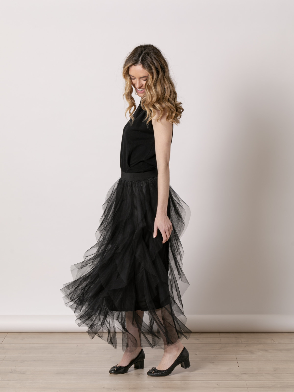 Long tulle skirt with peaks  Black colour