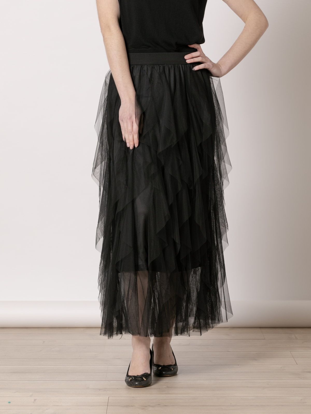 Long tulle skirt with peaks  Black colour