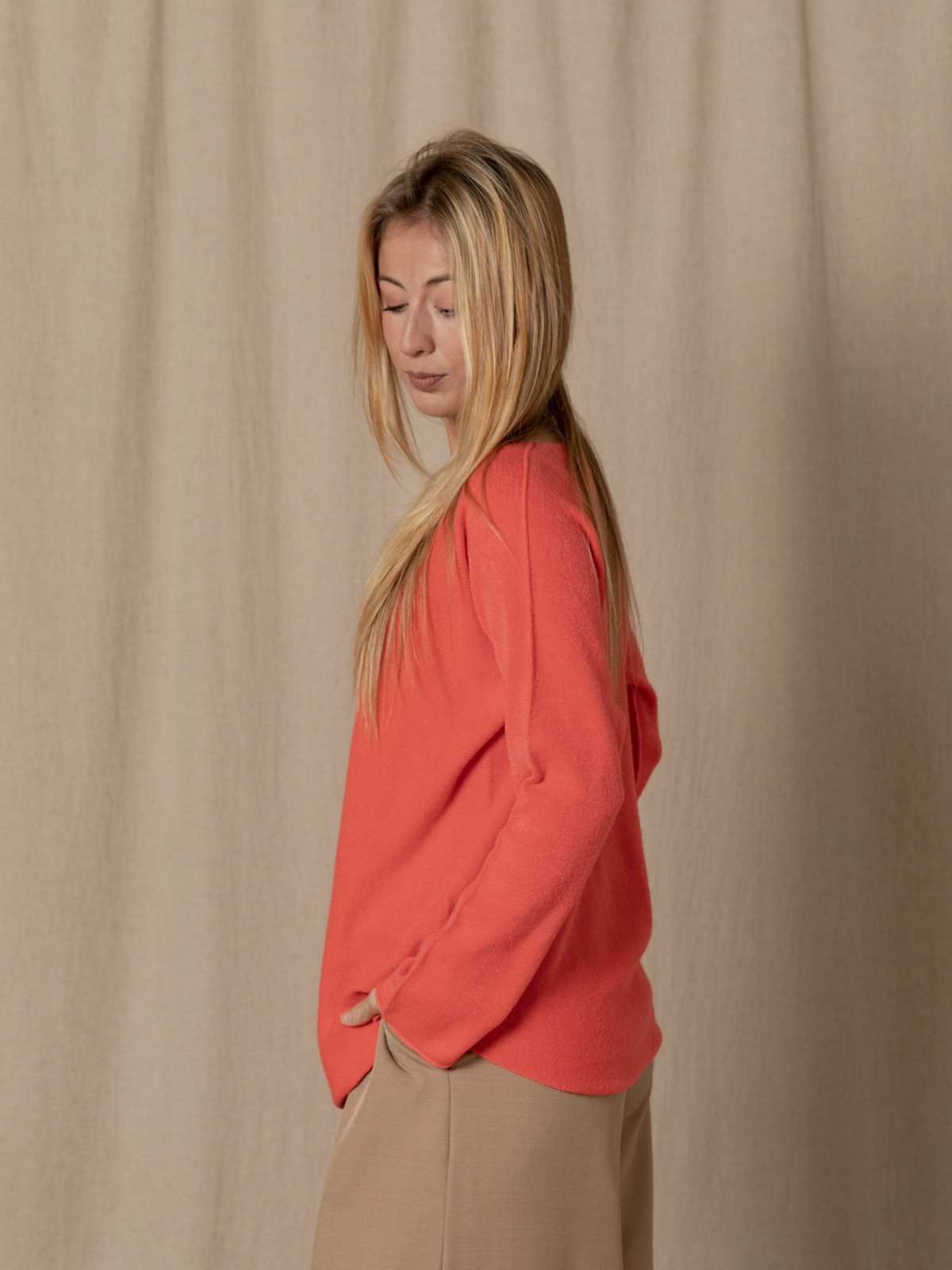 Essence soft V-neck jersey  Coral colour