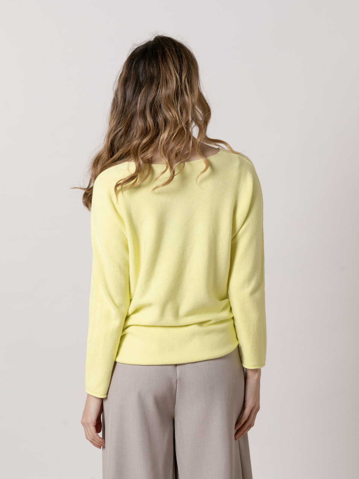 Essence soft V-neck jersey  Amarillo colour