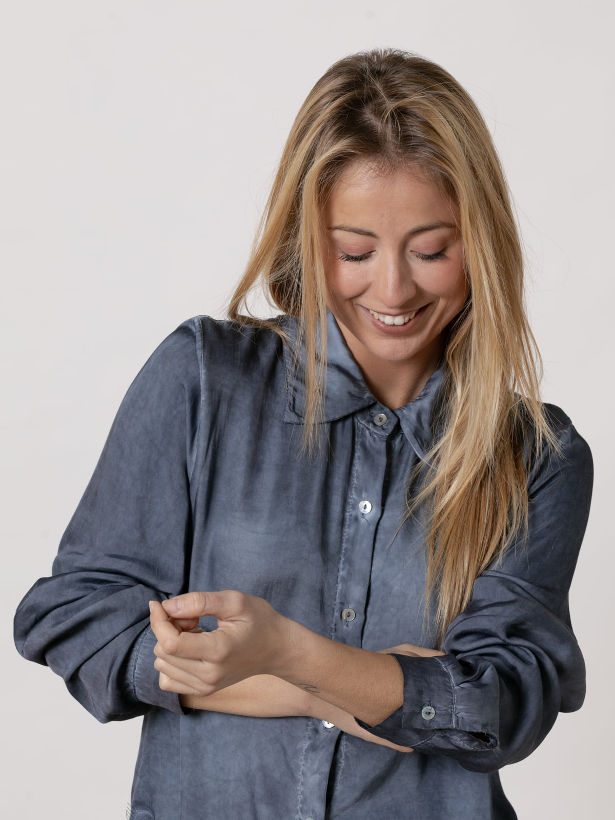 Buttoned shirt with lace at the bottom  Blue Navy colour