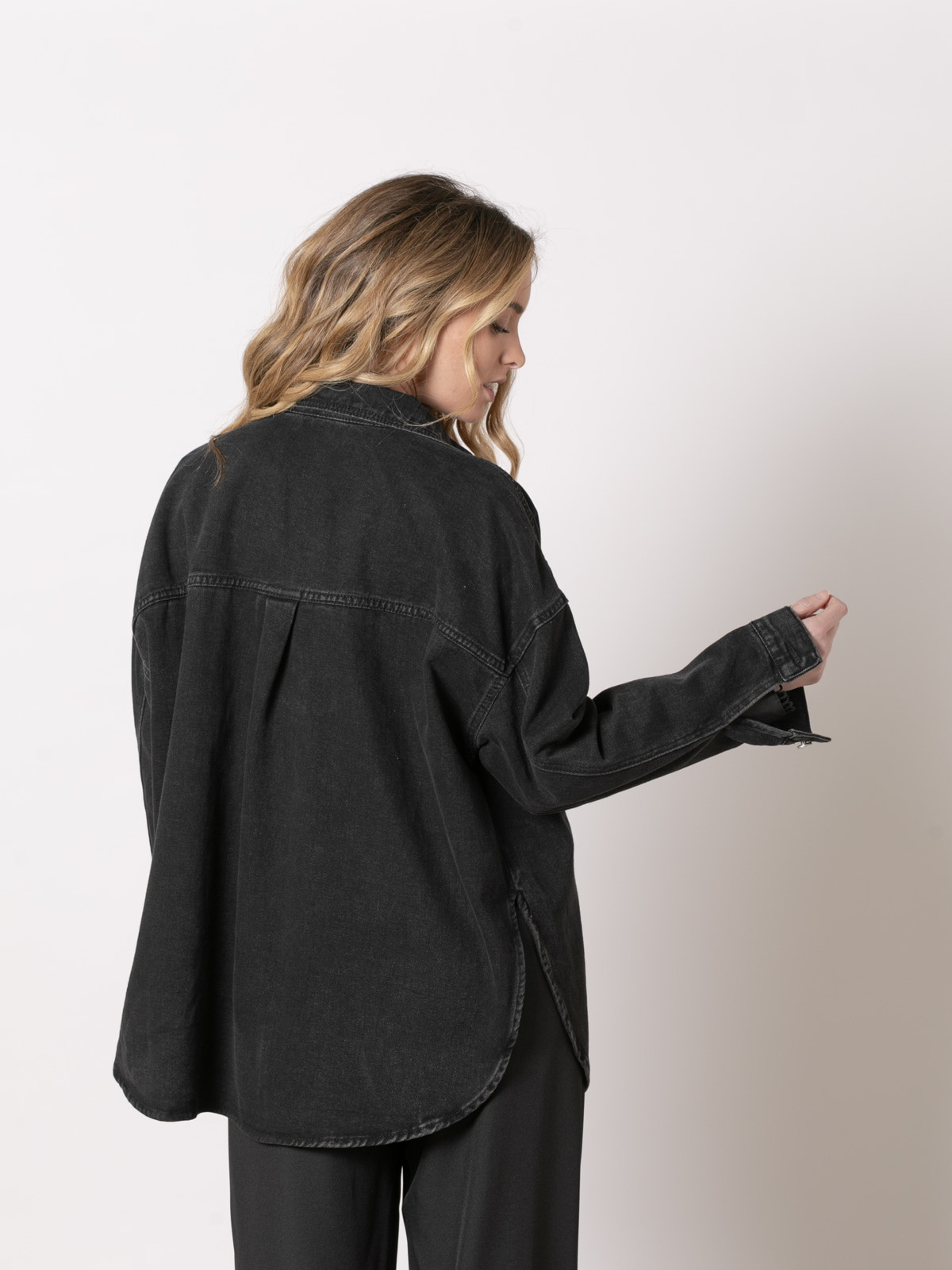 Chaqueta denim oversize color Negro