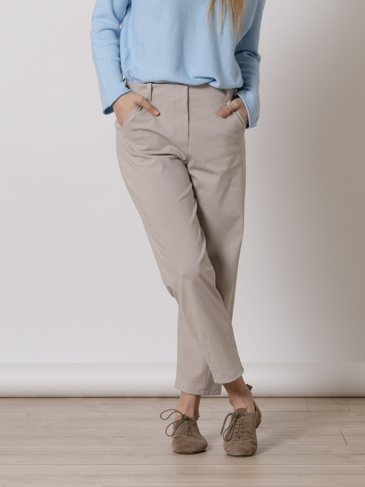 Teen pants with seams at the bottom  Taupe colour