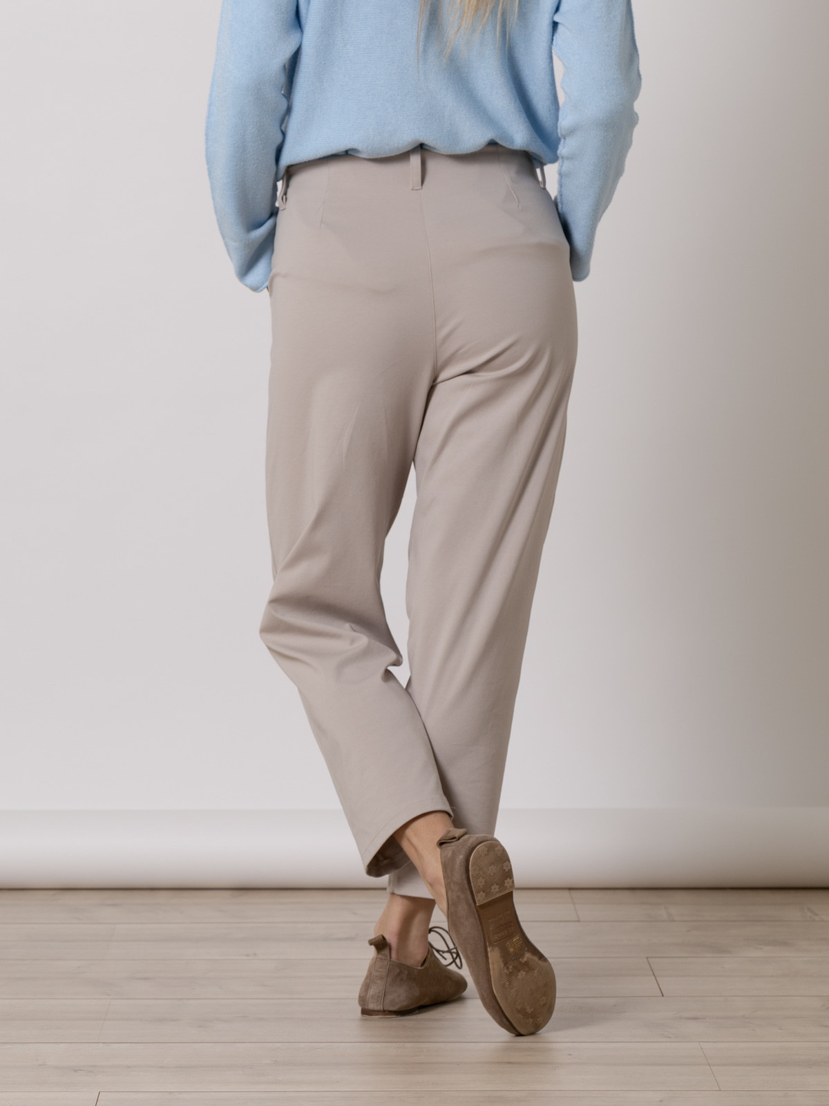 Teen pants with seams at the bottom  Taupe colour