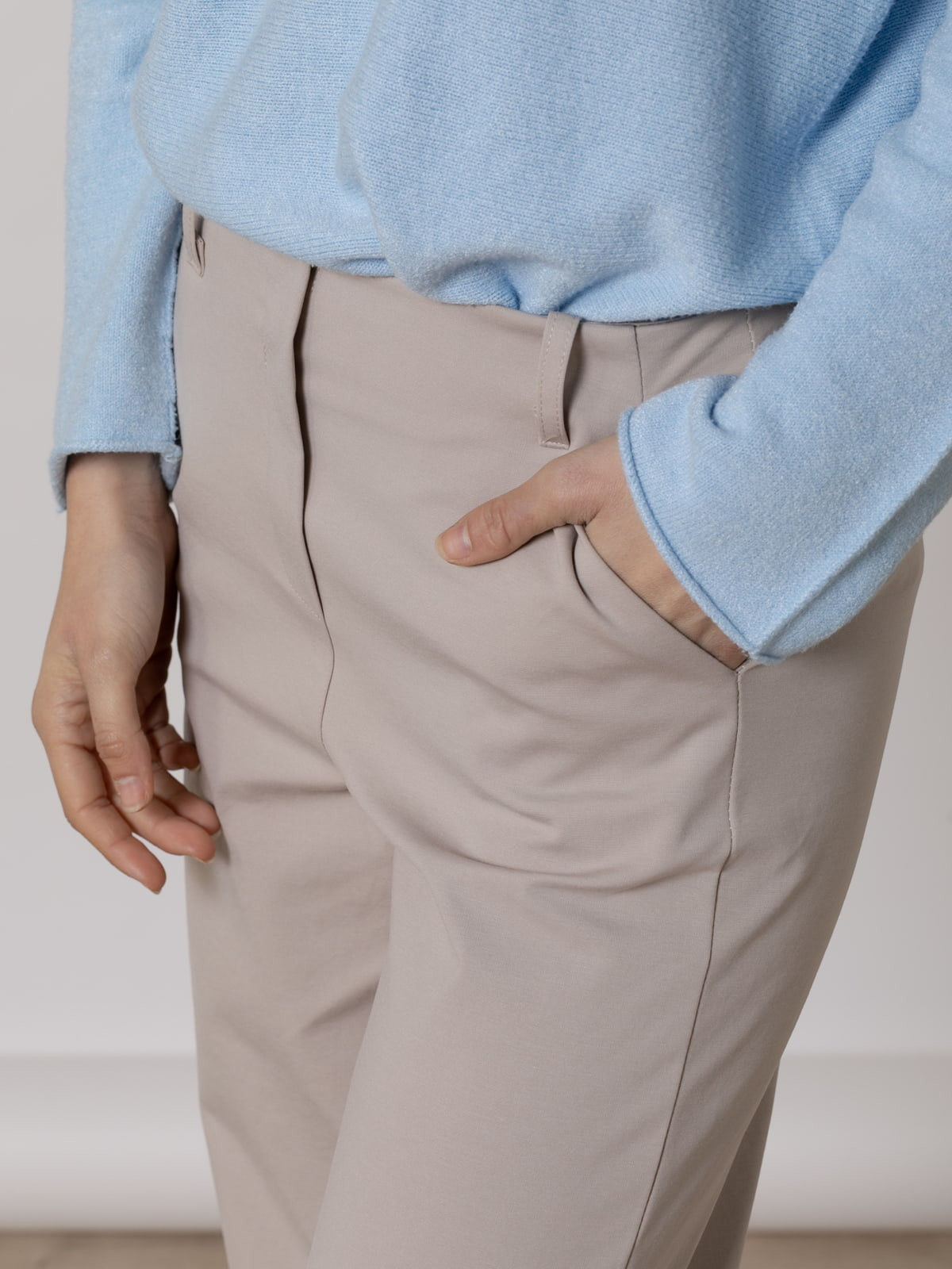 Teen pants with seams at the bottom  Taupe colour